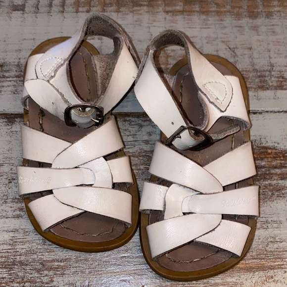 girls saltwater sandals
